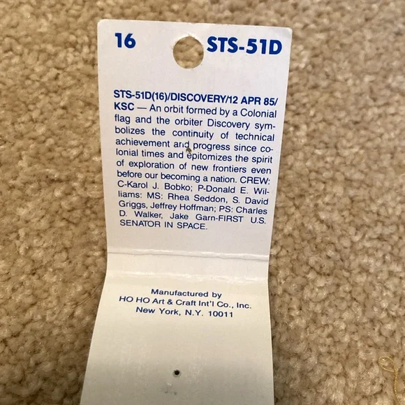 November 1985 Discovery space shuttle commenorative lapel pin. - Picture 3 of 3